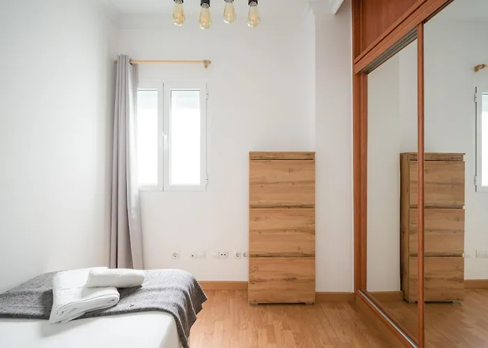 Moderno Piso De 3 Habitaciones Cerca De Triana
