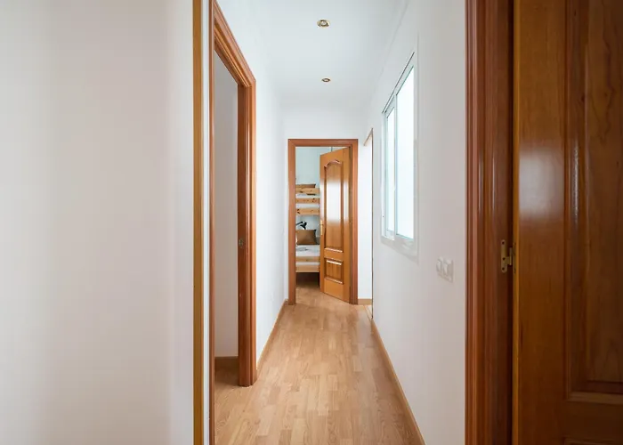 Moderno Piso De 3 Habitaciones Cerca De Triana