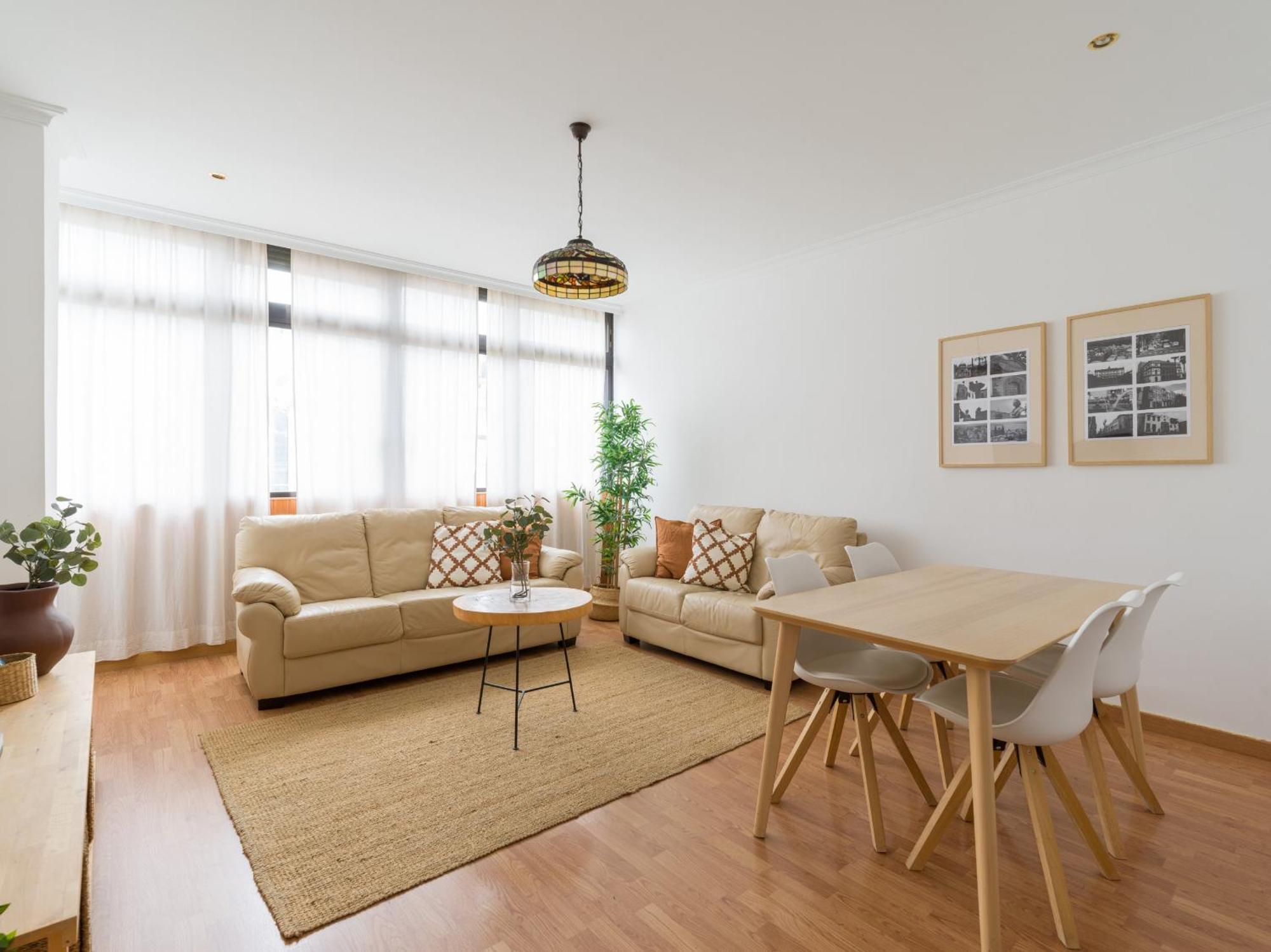 Moderno Piso De 3 Cerca De Triana Apartamento *